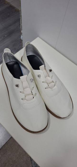 Продам женскую обувь