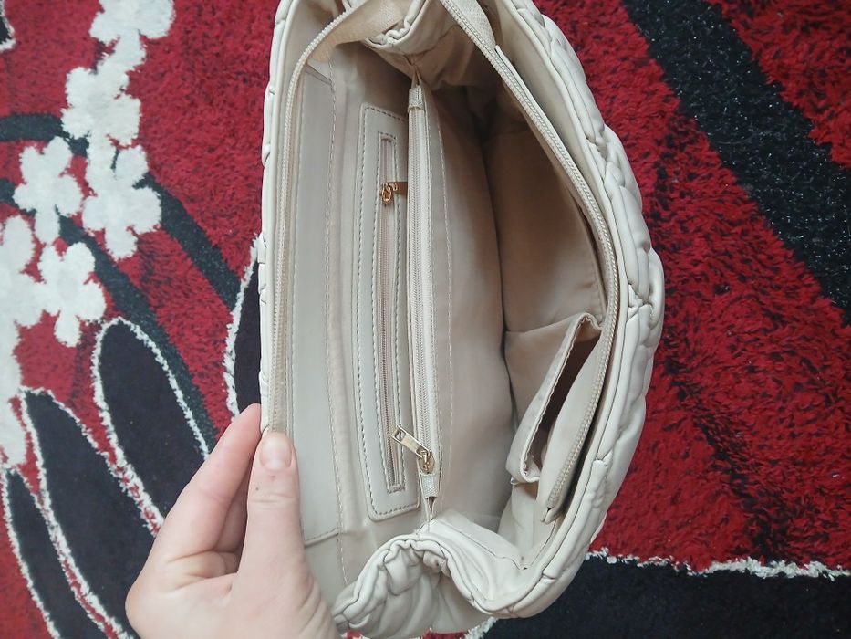 Poseta ,geanta alb ,crem