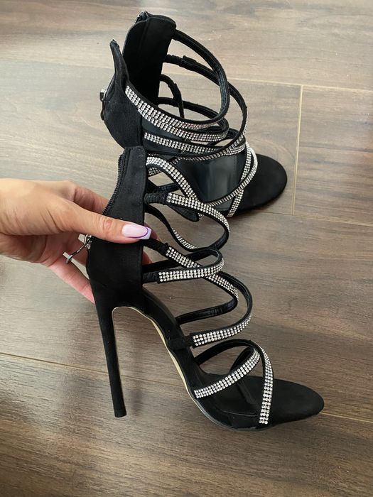 Обувки на висок ток