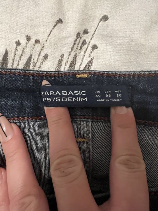 Blugi zara cu broderie colorata