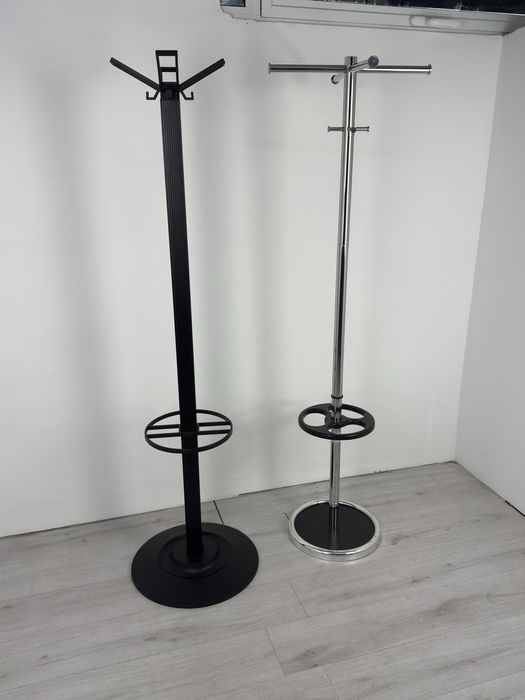 Антре за закачане на дрехи и чадъри от метал хром и в черен пластмаса,