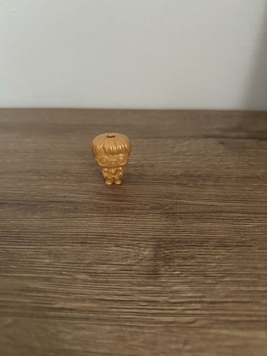 Золотая фигурка Гарри Поттера