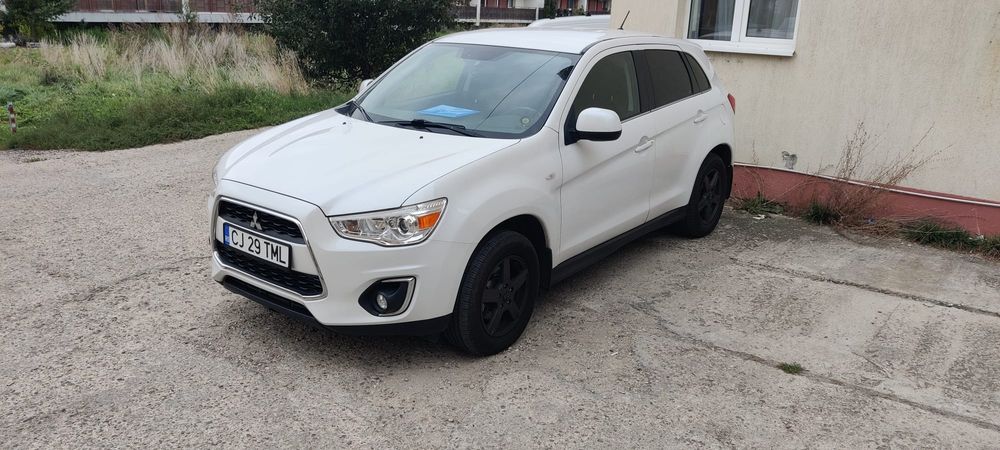 Vând Mitsubishi ASX