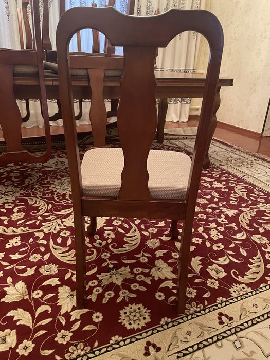 Стол и стулья