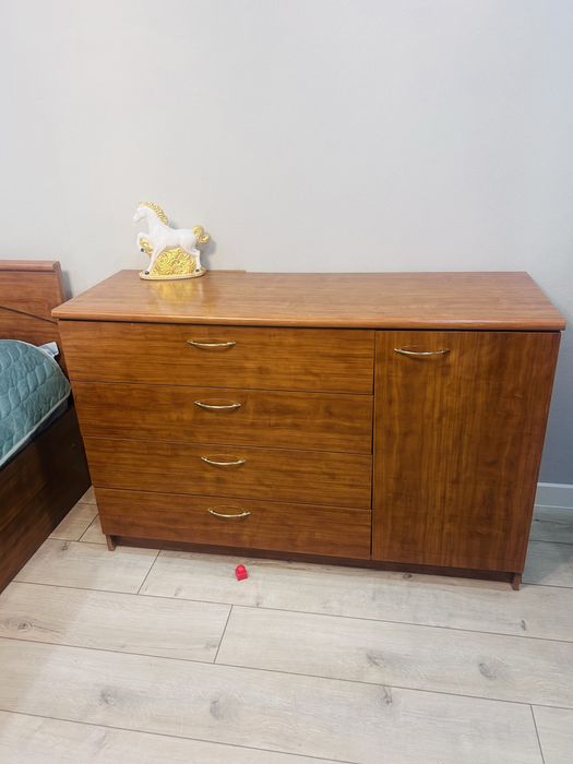 Продам спальный гарнитур