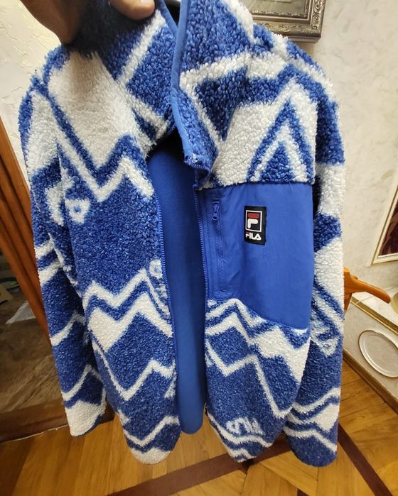 Продам бомбер от Fila