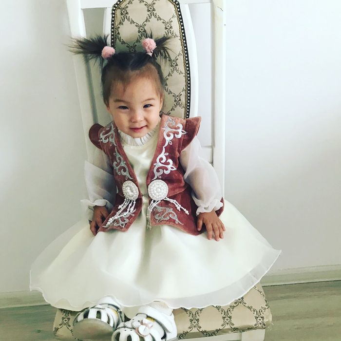 Продаю детский платье для девочек