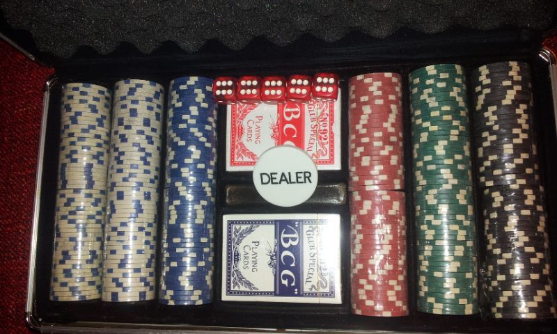 Set joc de poker profesionist. 300 jetoane imprimate. 11gr