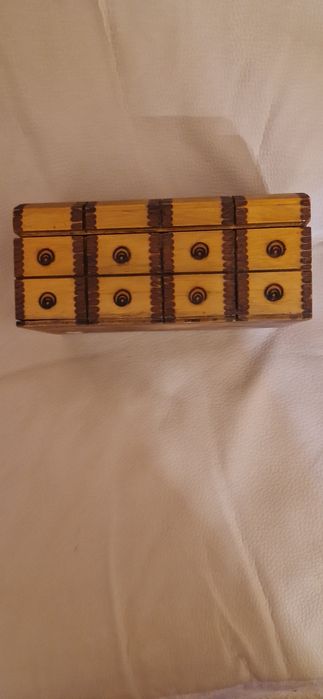 Стара дървена кутия за бижута