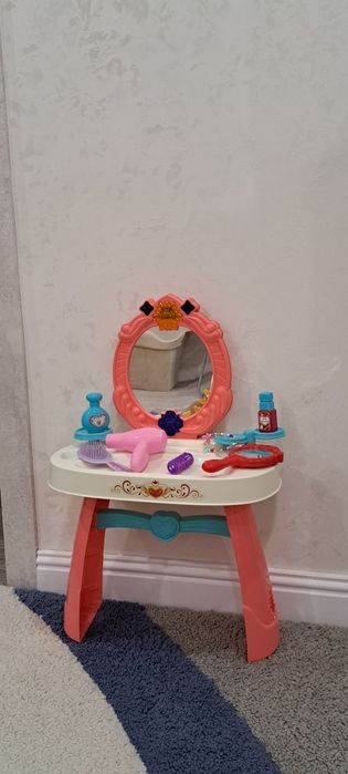 Столик косметический