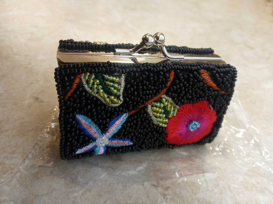 Новый футляр-шкатулка для украшений и маленьких подарков