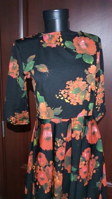 Rochie cu flori scurta midi Atmosphere