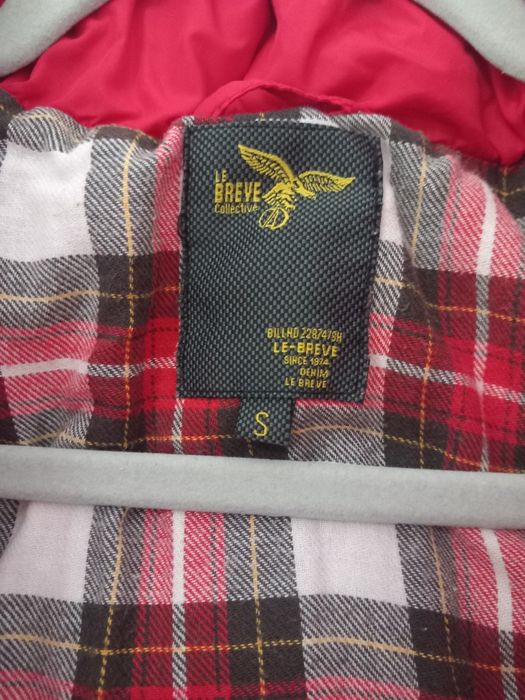 Vestă roșie cu glugă