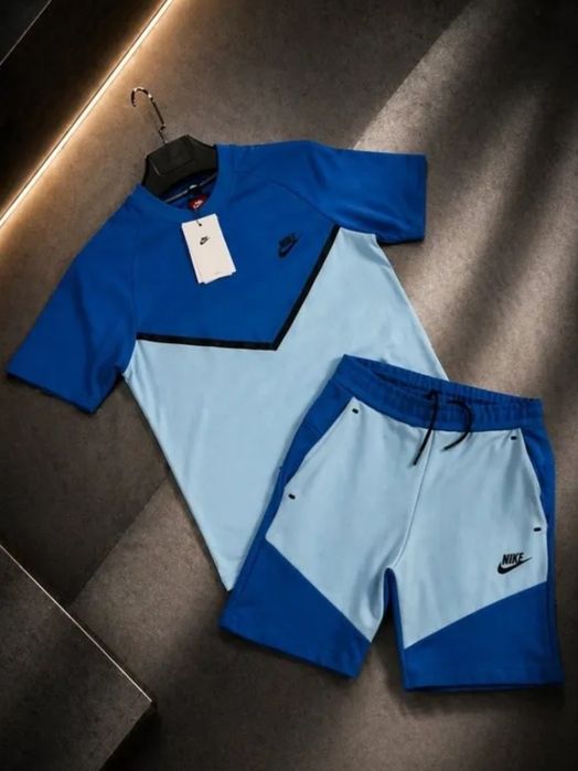 Vând pereche de Nike tech