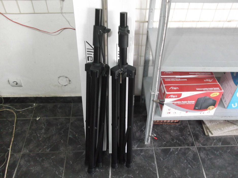 Vând stative boxe  din otel rezistente 60kg