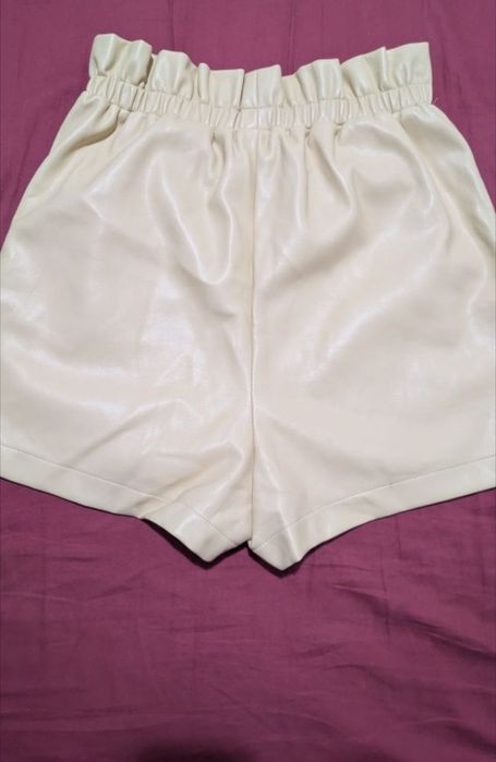 Pantaloni scurți piele m/l