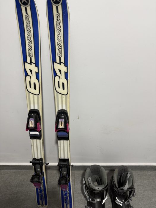 Vând skiuri + clapari