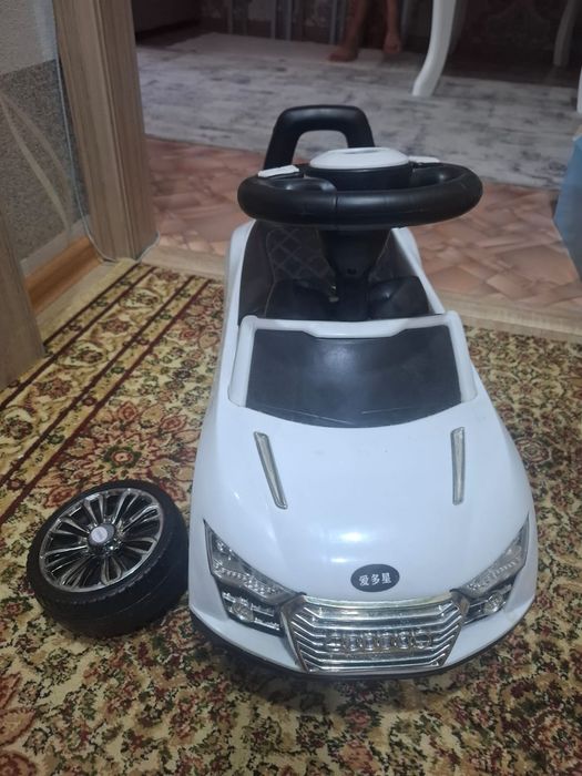 Продам детскую машинку