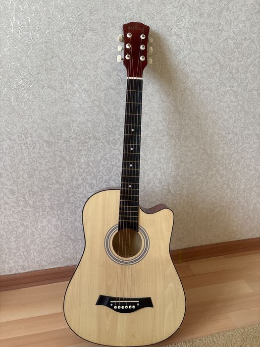 Гитара маленькая