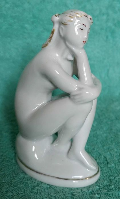 Статуэтка "Девушка на камне". ЛФЗ.