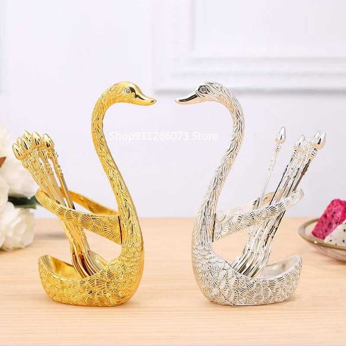 Кухненски комплект прибори Поставка "Лебед" + 6бр. чаени лъжици