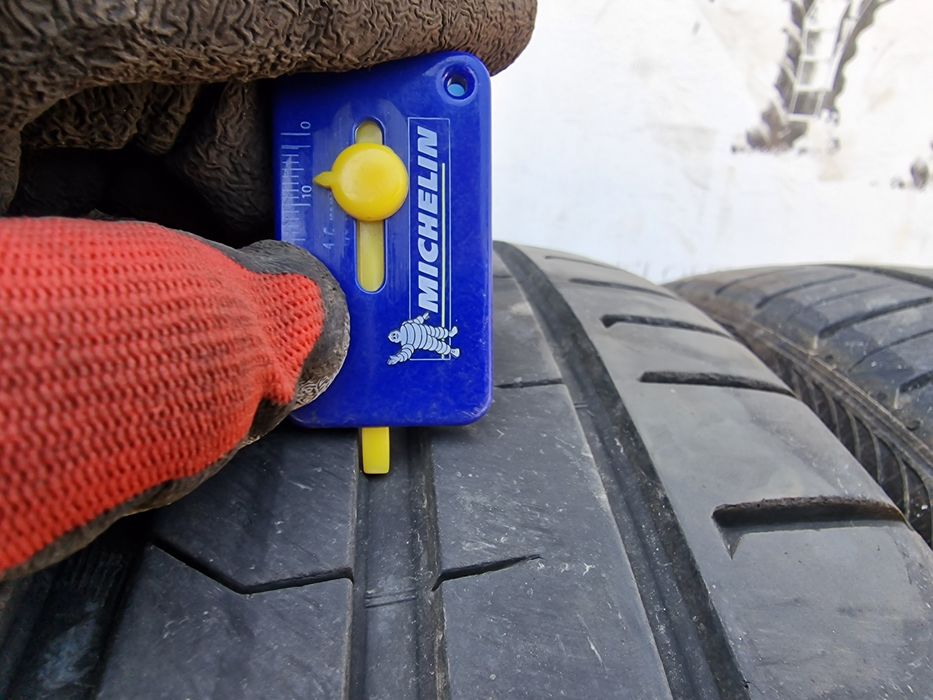 Anvelope 235/40R19 marca Vredestein, DOT 2020,7 mm