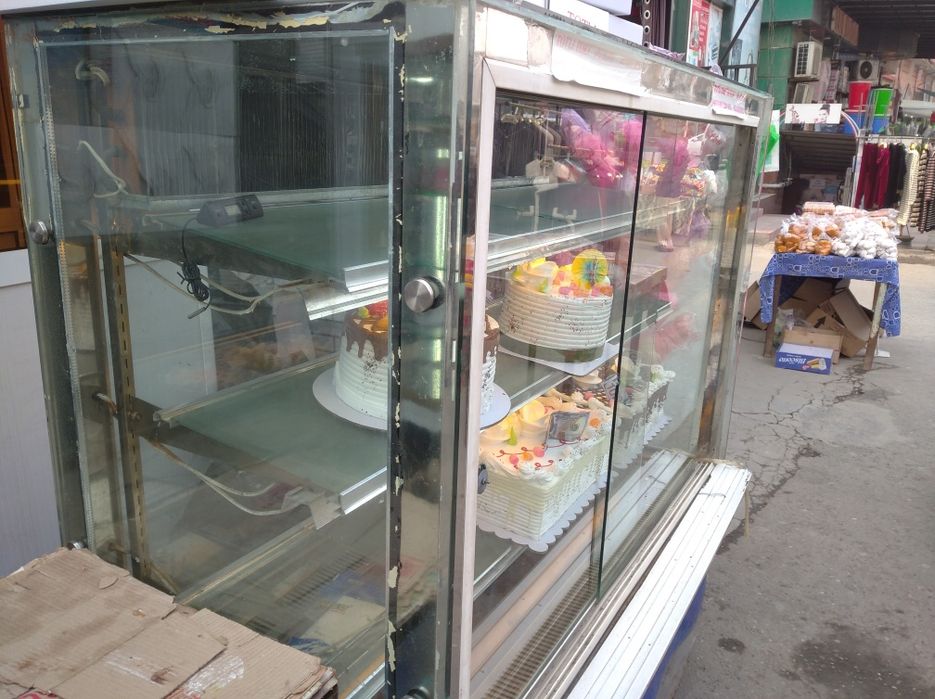 Витрина холодилник
