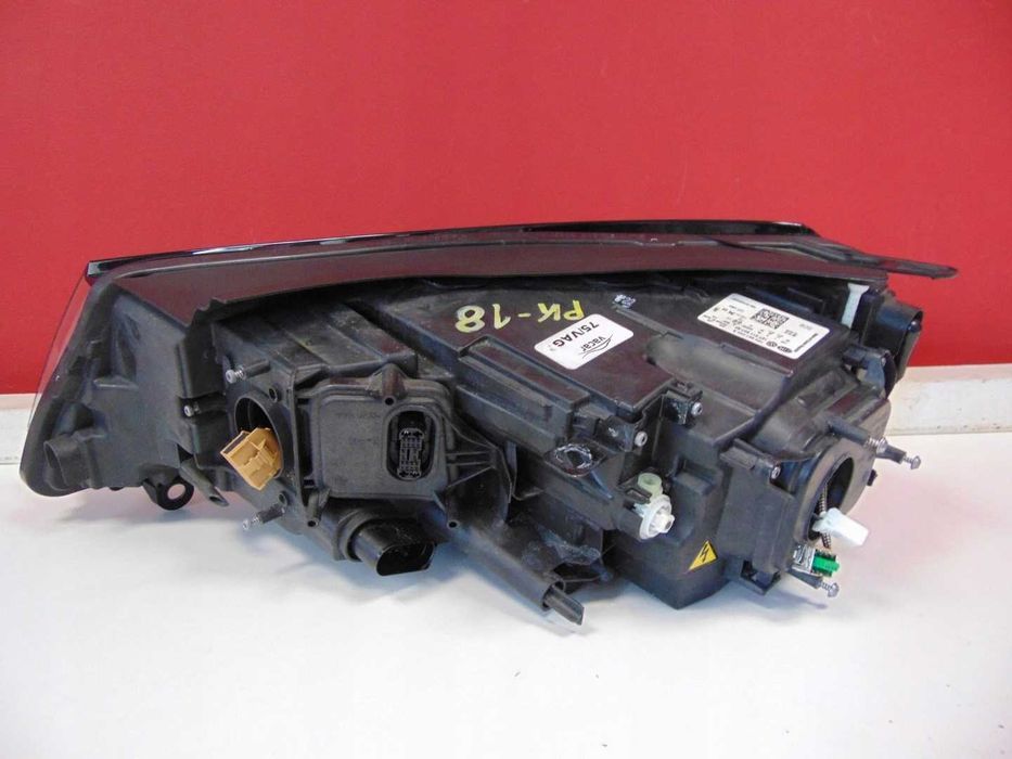 Vw Touareg 7P lift far stanga bi-xenon far dreapta xenon led adaptiv