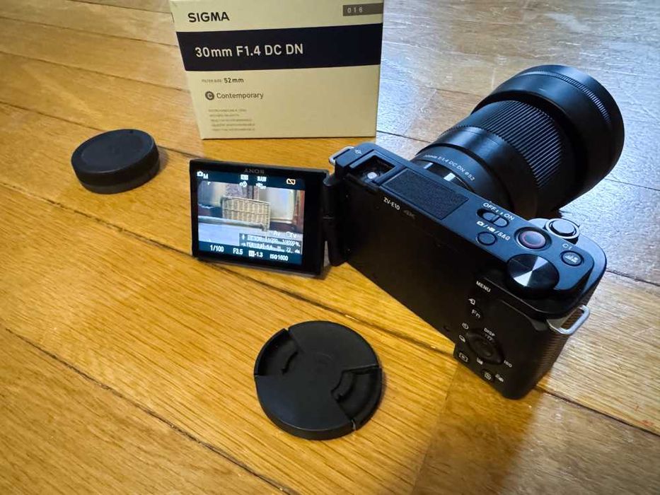 Sony ZV-E10 4K + Sigma 30mm F1.4 – în garanție până în august 2027
