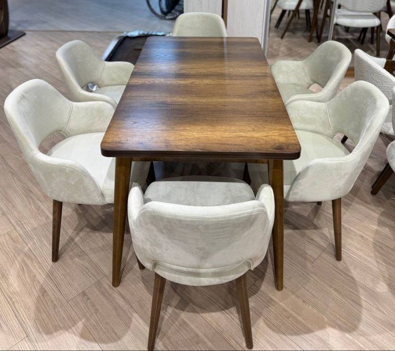 Обеденный стол и стулья по акции