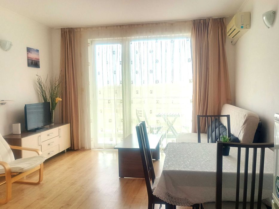 Дава се под наем Двустаен апартамент в Несебър - 71 кв.м за 307 € - Снимка #1