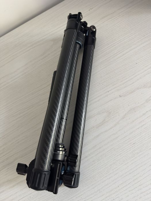 Trepied camera/telefon Sirui, perfect pentru calatorit