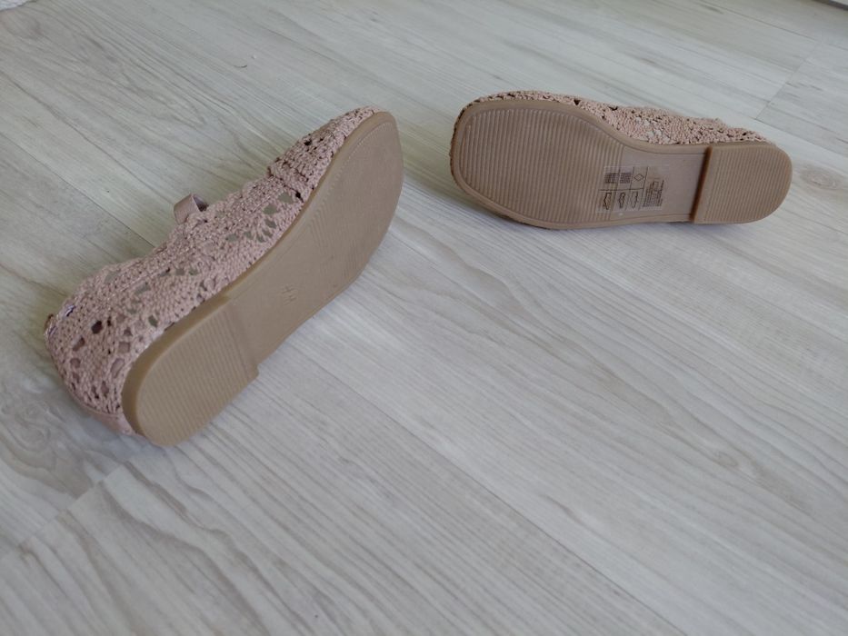 H&M Обувки тип пантофки с вид на плетени на една кука, номер 29