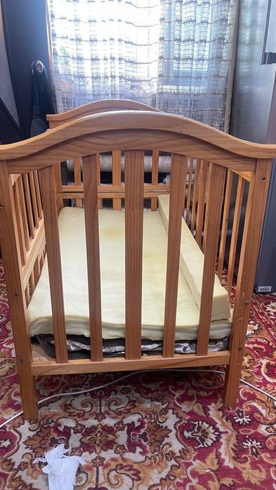 Детская кроватка.