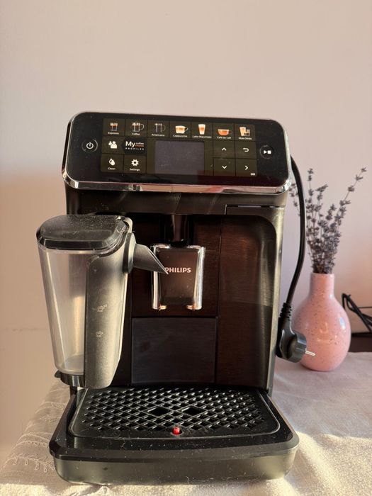 Espressor automat Philips LatteGo Seria 5400 EP5447/90, 1.8l, 1500W, 15 bar, negru