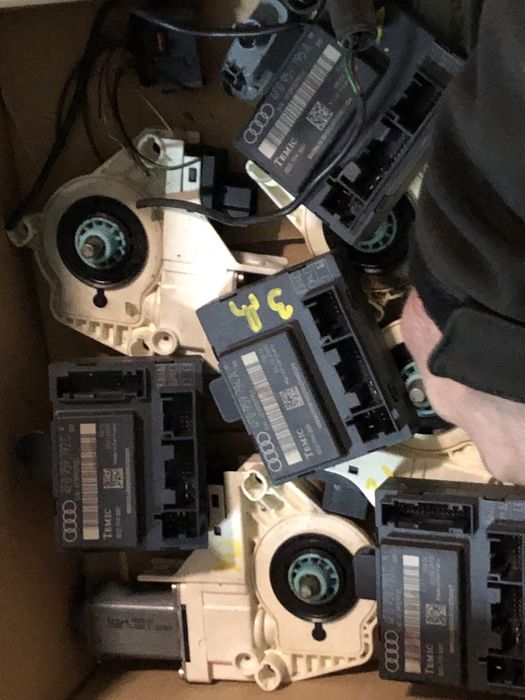 Машинки и модули за Ауди А6 Ц6