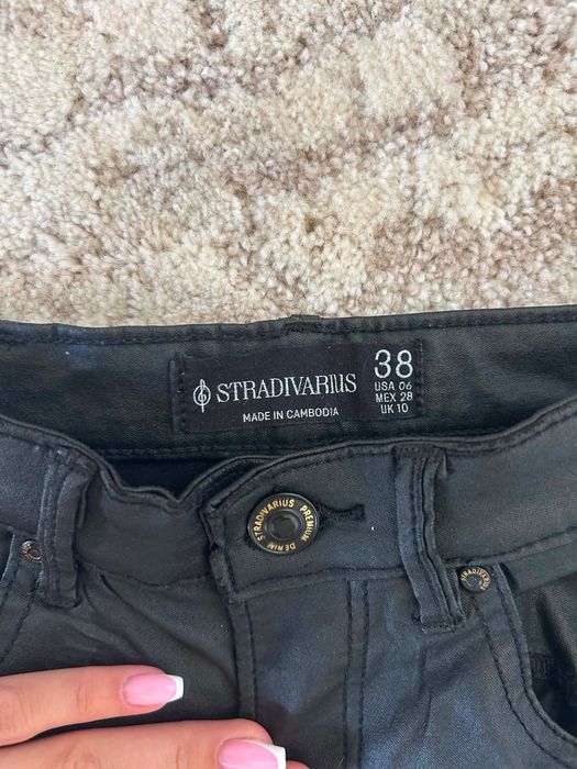 Кожен панталон Stradivarius, Размер М
