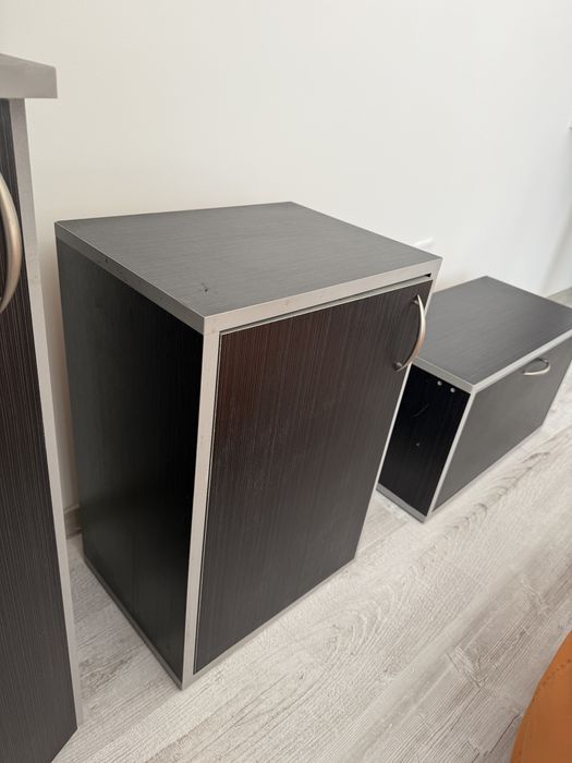 Продавам 2 шкавчета