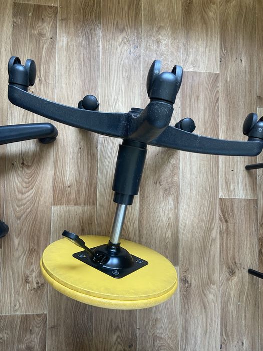 Стулья(цвет желтый ,черный)