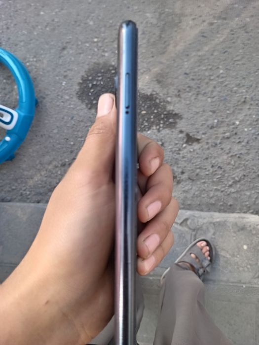 Poco x3 pro 6+2 128 abyi shihsasida ozgina chizigi bor boshqa aybi yoq