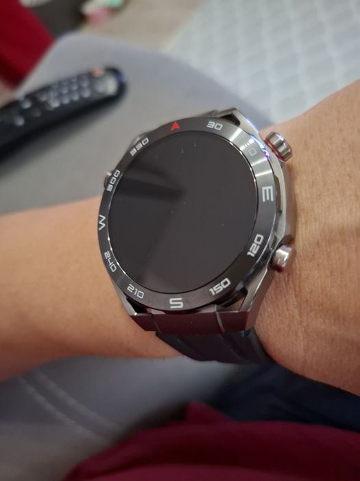 Продавам Huawei Ultimate.