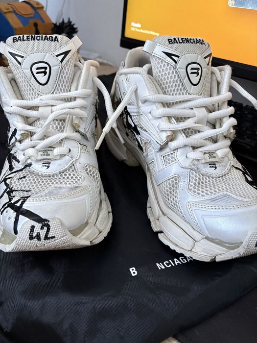 Balenciaga runner white graffiti