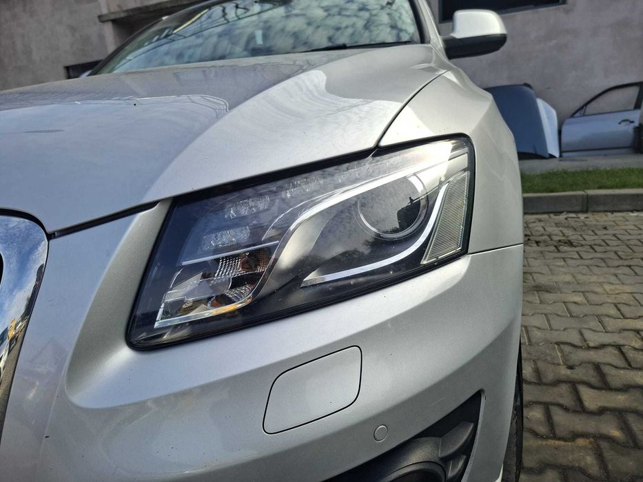 Far stanga/dreapta adaptiv Audi Q5 2011