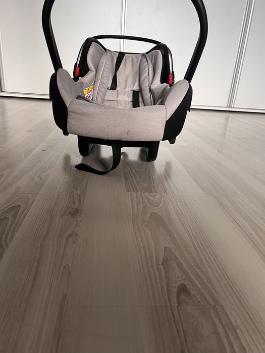 Scaun de bebe pentru masina