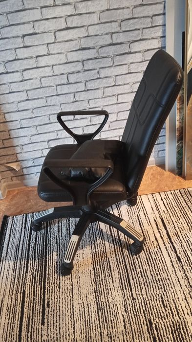 Офисный стул продам