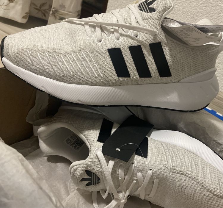 Маратонки adidas 38 2/3