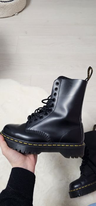Bocanci Dr Martens in stare foarte buna