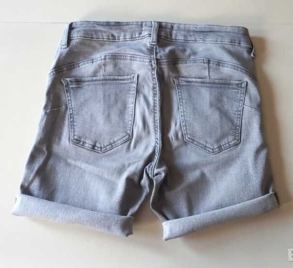 Два за 10 €! Lee Cooper и Reserved дамски къси дънкови панталони
