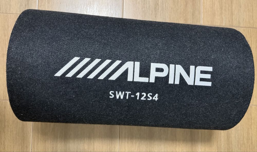 Бас каса Alpine и Усилвател за автомобил Pioneer
