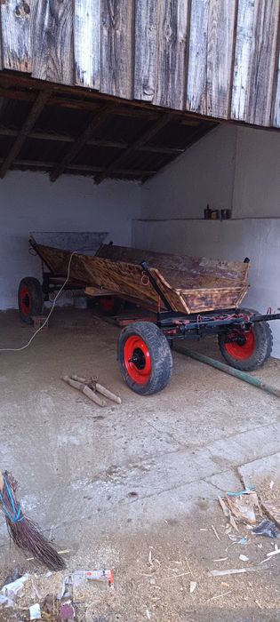 Vând căruță ușoara cu butuci de aro pe 16